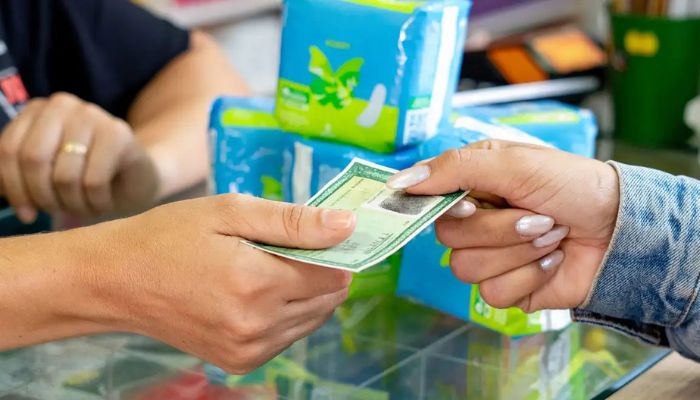  Beneficiárias recebem mensagens sobre retirada de absorventes no SUS 